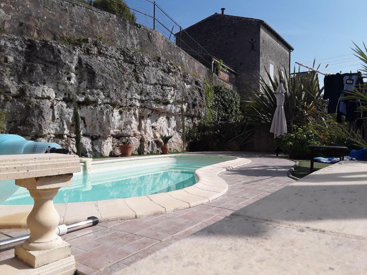 La Maison De L'Aubepin Saint-Savinien ภายนอก รูปภาพ
